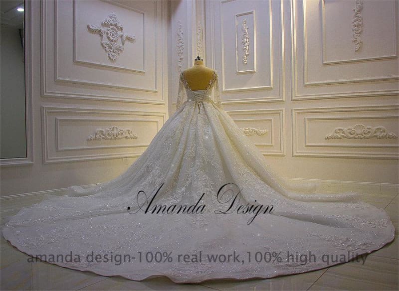 Robe de mariée de luxe manches longues en dentelle avec des superbes motifs